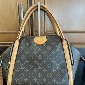 Louis Vuitton Marais MM Monogram Handbag